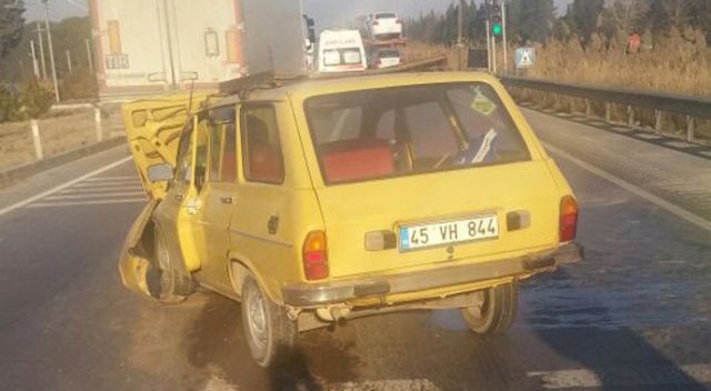 Manisa'da trafik kazası, yaralılar var Manisa'da trafik kazası, yaralılar var