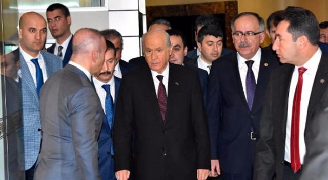 MHP lideri Bahçeli referandum startını verdi MHP lideri Bahçeli referandum startını verdi
