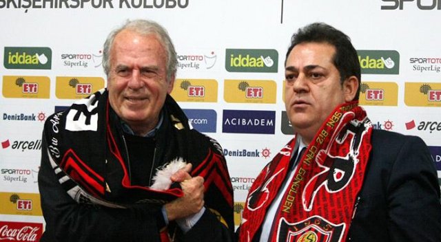 Mustafa Denizli imzayı attı, ilk mesajı verdi! Mustafa Denizli imzayı attı, ilk mesajı verdi!