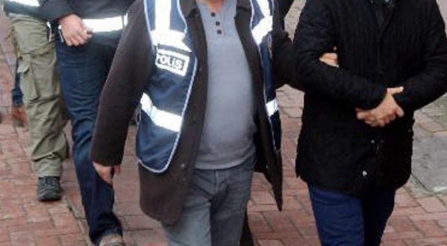 Öğretmenler gözaltına alındı
