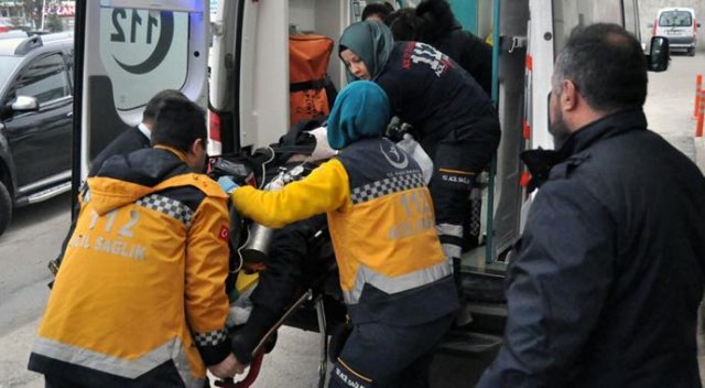 Otomobil, yol denetiminde görevli 1 polise çarptı