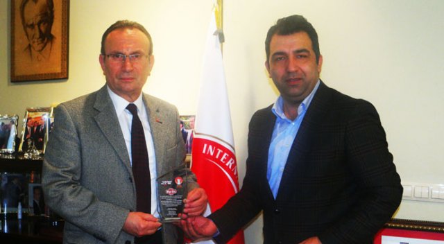 Reis Gıda Yılın İyilik Hareketi Ödülünü aldı Reis Gıda Yılın İyilik Hareketi Ödülünü aldı