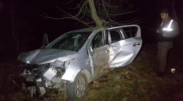 Samsun'da otomobil şarampole yuvarlandı, ölü ve yaralılar var Samsun'da otomobil şarampole yuvarlandı, ölü ve yaralılar var