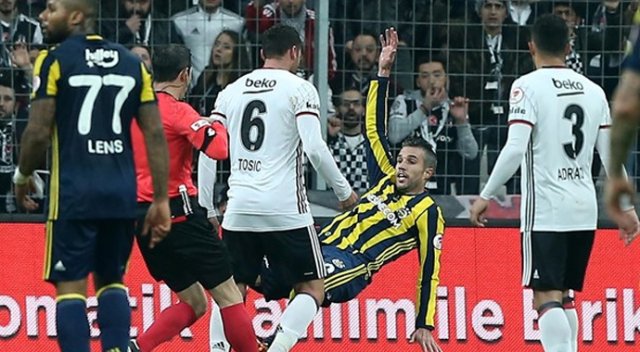 Tahkim Kurulu, Robin van Persie&#039;nin cezasını 2 maça indirdi!