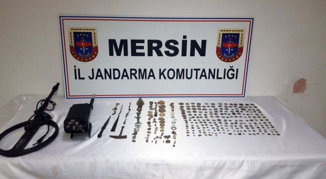 Tarsus’ta bir evde 299 parça tarihi eser ele geçirildi