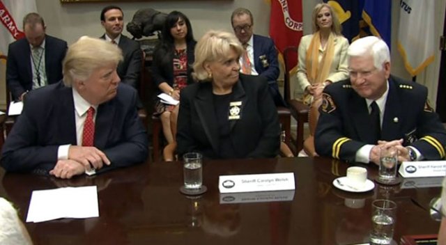 Trump: Bana onun adını ver, kariyerini bitireceğim Trump: Bana onun adını ver, kariyerini bitireceğim