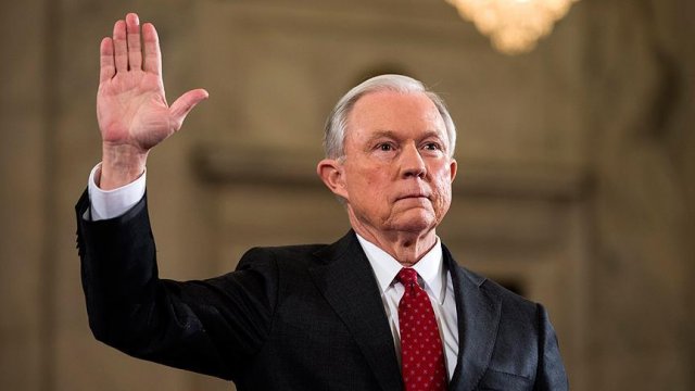 Trump'ın Adalet Bakanı adayı Sessions'a Senatodan onay