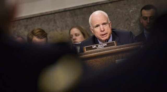 Trump&#039;la McCain kavgaya tutuştu
