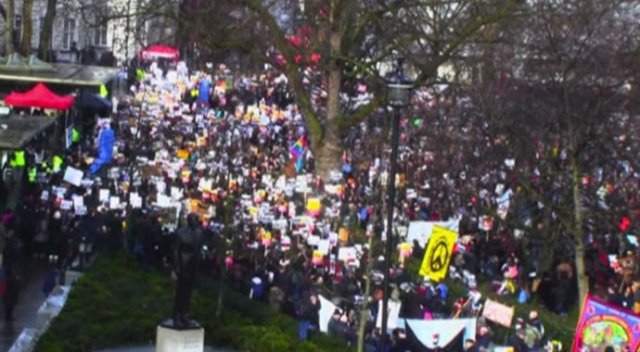 Trump Londra’da protesto edildi