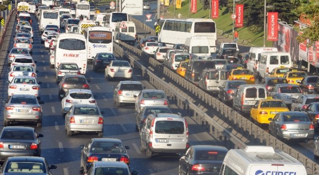 TÜİK açıkladı: Trafiğe kayıtlı araç sayısı 21 milyonu aştı TÜİK açıkladı: Trafiğe kayıtlı araç sayısı 21 milyonu aştı
