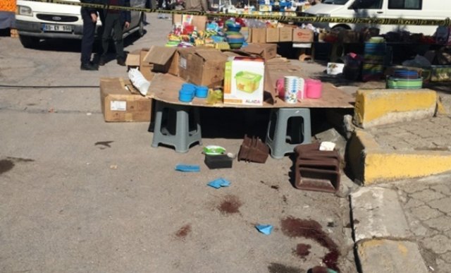 Uşak’ta pazar yerinde silahlı kavga: 2 ölü Uşak’ta pazar yerinde silahlı kavga: 2 ölü