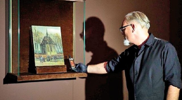 Van Gogh’un çalınan eserleri ‘jest sergisi’nde Van Gogh’un çalınan eserleri ‘jest sergisi’nde