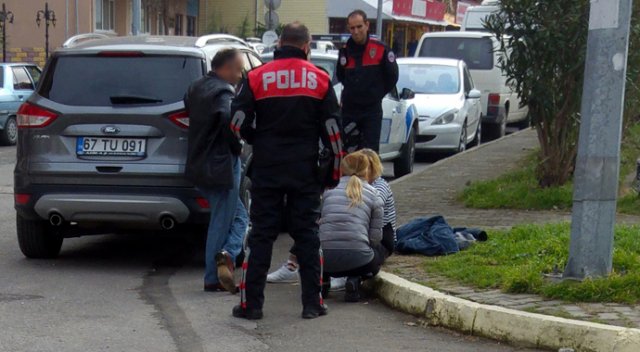 Yol kenarında sızan sarhoş kadın hastanelik oldu Yol kenarında sızan sarhoş kadın hastanelik oldu