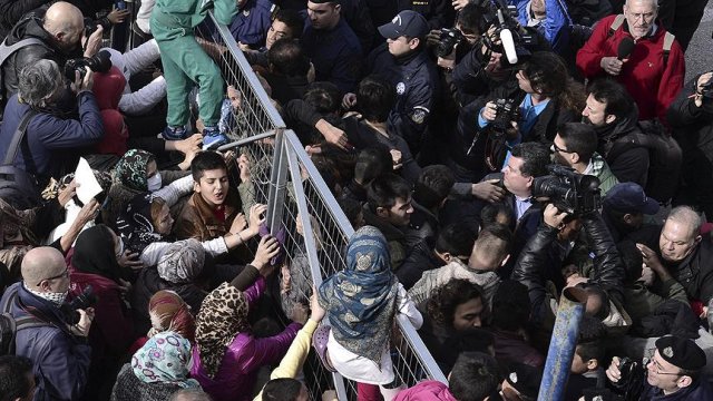 Yunan göç bakanına sığınmacı tepkisi Yunan göç bakanına sığınmacı tepkisi