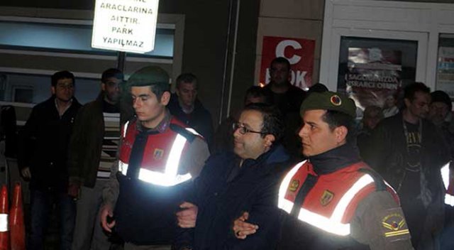 Yunanistan'a kaçarken yakalanan eski öğretim üyesi tutuklandı Yunanistan'a kaçarken yakalanan eski öğretim üyesi tutuklandı