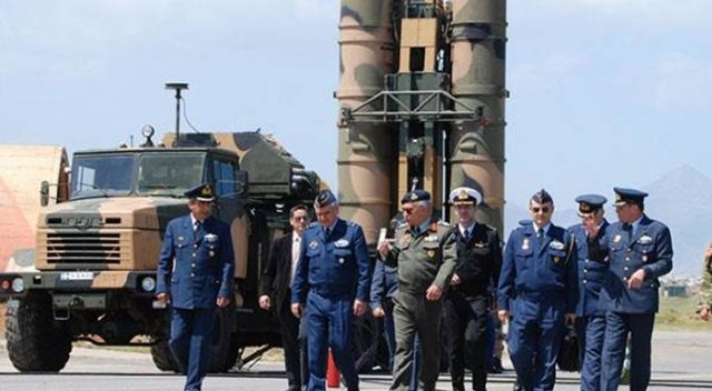 Yunanistan ateşle oynuyor! S-300&#039;lü şov!