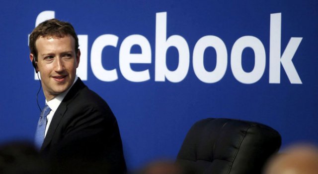 Zuckerberg'in koltuğu sallantıda