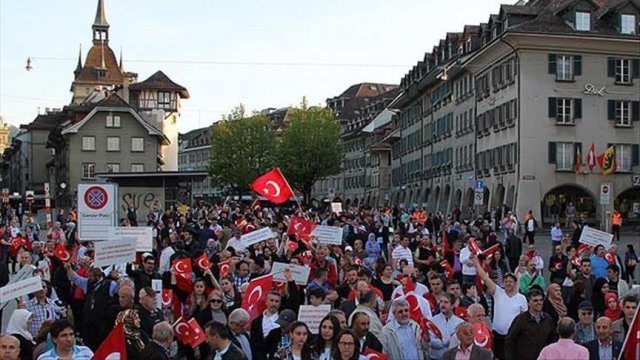 'Biz vatan için millet için devlet için evet diyoruz' 'Biz vatan için millet için devlet için evet diyoruz'