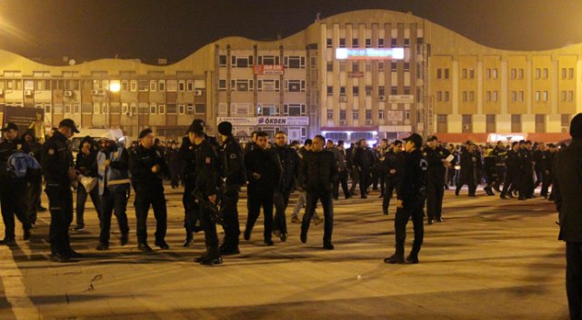 1150 polis ’acil’ koduyla çağrılınca bir kent ayaklandı 1150 polis ’acil’ koduyla çağrılınca bir kent ayaklandı