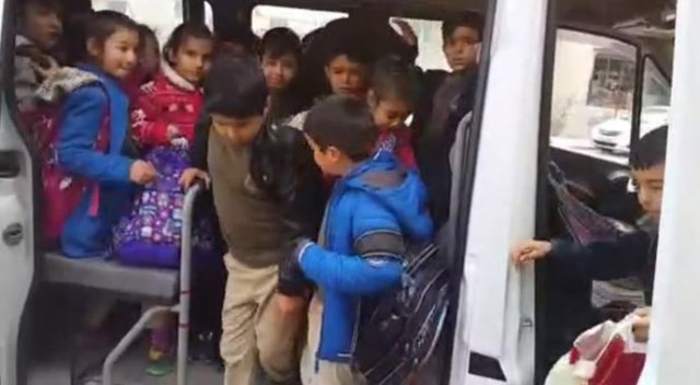 17 kişilik öğrenci servisinden 48 kişi çıktı