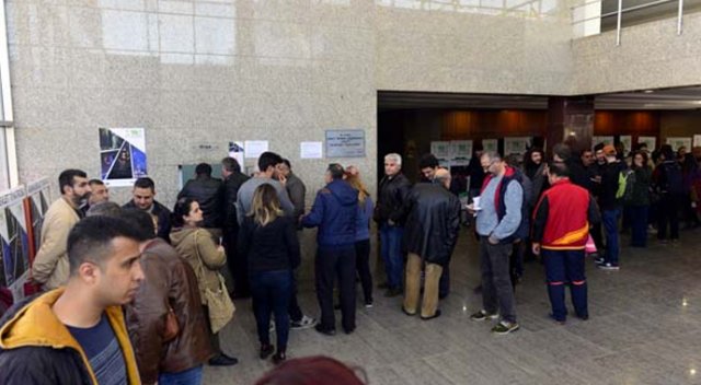 18 saat önceden kuyruğa girdiler 18 saat önceden kuyruğa girdiler