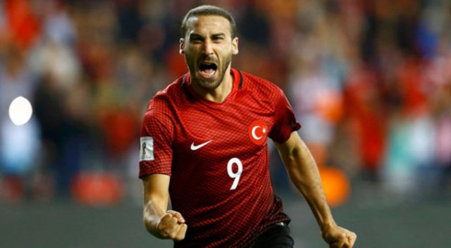 2 gol atıp yıldızlaşan Cenk Tosun şanslı gününü belirledi