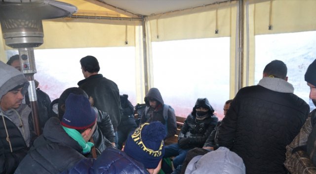 24 kaçak göçmen yakalandı 24 kaçak göçmen yakalandı