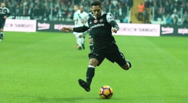 Adriano: Herkes sahada yüzde yüzünü verirse başarı gelir Adriano: Herkes sahada yüzde yüzünü verirse başarı gelir