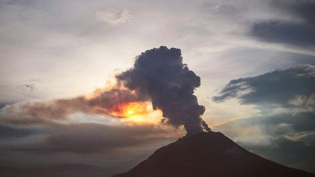 Alaska'daki Bogoslof yanardağı tekrar faaliyete geçti Alaska'daki Bogoslof yanardağı tekrar faaliyete geçti