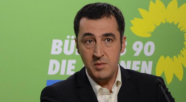 Alman milletvekili Özdemir'e verilen fahri doktora unvanı geri alındı Alman milletvekili Özdemir'e verilen fahri doktora unvanı geri alındı