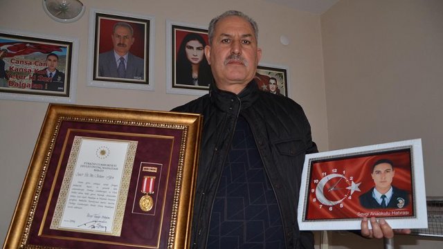 Alman siyasetçiye eşlik ederken şehit olan polisin babasından tepki Alman siyasetçiye eşlik ederken şehit olan polisin babasından tepki