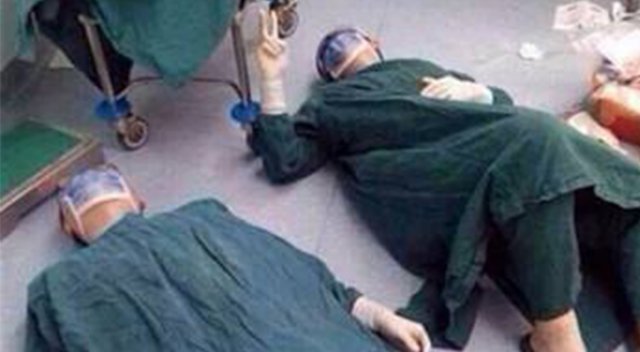 Ameliyat bittiğinde doktorları bu halde buldular Ameliyat bittiğinde doktorları bu halde buldular