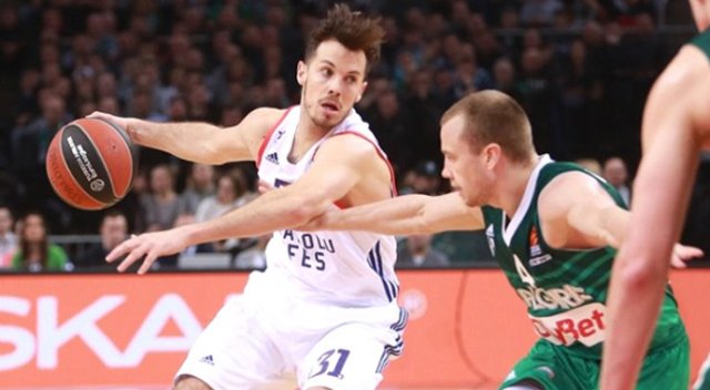 Anadolu Efes, Zalgiris&#039;i 76-68 yenerek Play-Off yolunda önemli adım attı