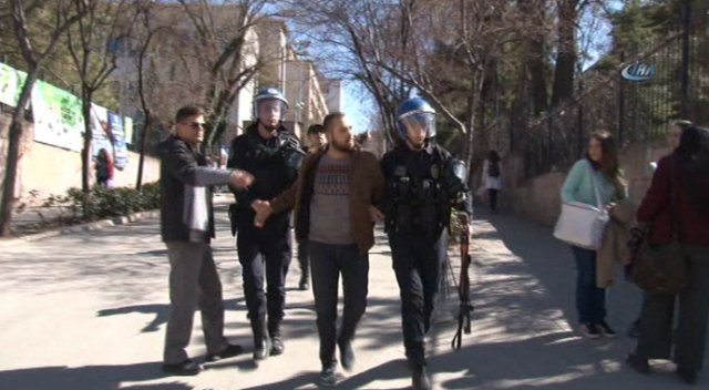 Ankara Üniversitesinde gerginlik: 2 gözaltı Ankara Üniversitesinde gerginlik: 2 gözaltı