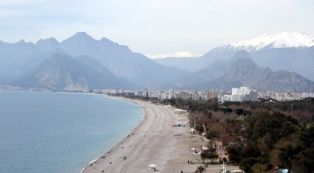 Antalya’da kar manzaralı deniz keyfi Antalya’da kar manzaralı deniz keyfi