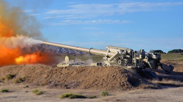 Azerbaycan, Ermenistan'a ait mevzileri top atışıyla vurdu Azerbaycan, Ermenistan'a ait mevzileri top atışıyla vurdu
