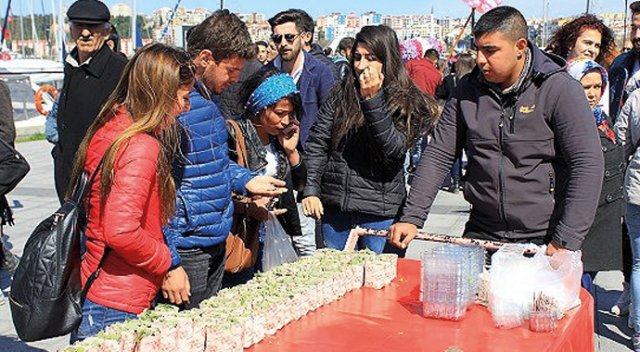 Baharın müjdecisi çağla 50 liradan tezgahlarda