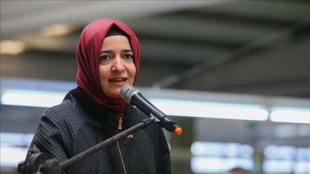 Bakan Kaya'dan 'kadın programlarına' eleştiri Bakan Kaya'dan 'kadın programlarına' eleştiri