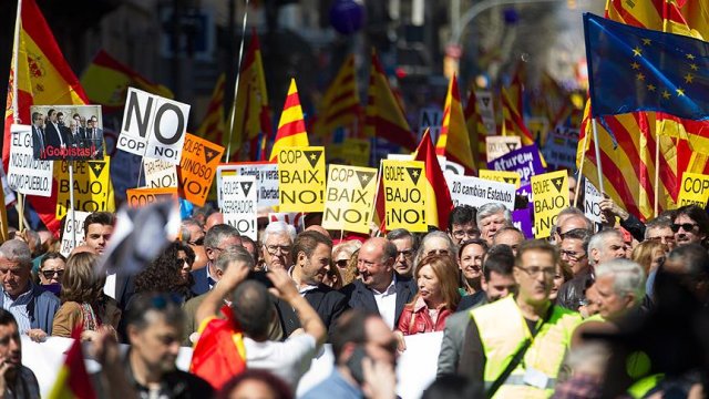 Barcelona'da bağımsızlık karşıtı gösteri Barcelona'da bağımsızlık karşıtı gösteri