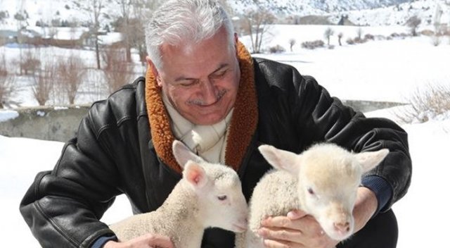 Başbakan Yıldırım, Erzincan'da doğduğu köyü ziyaret etti Başbakan Yıldırım, Erzincan'da doğduğu köyü ziyaret etti