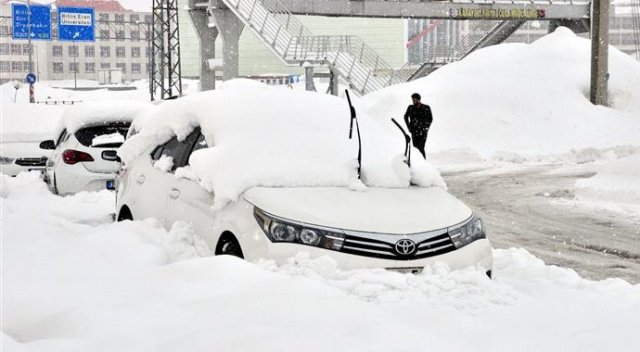 Bitlis’te 90 köy yolu kardan kapandı