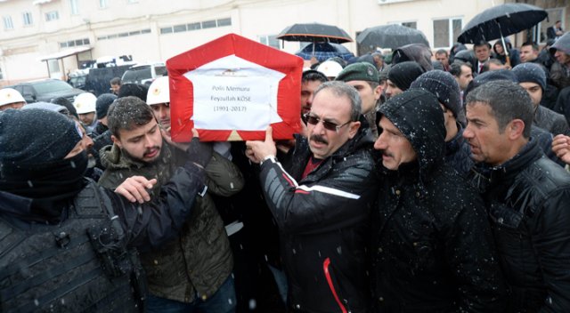 Bitlis'teki kazada şehit olan polis için tören düzenlendi Bitlis'teki kazada şehit olan polis için tören düzenlendi