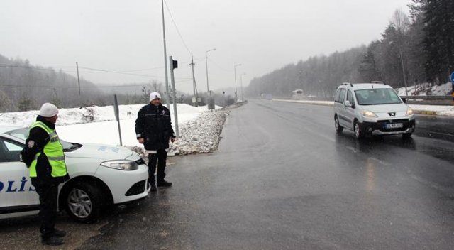 Bolu Dağı&#039;nda kar ve sis etkili oluyor