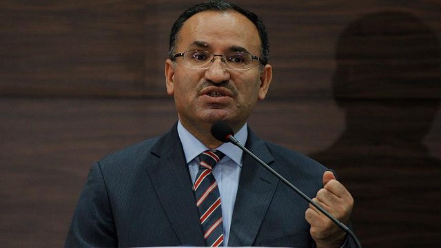 Bozdağ: 'Hiçbir demokratik hukuk devletinde teröristler için böyle imkan verilemez' Bozdağ: 'Hiçbir demokratik hukuk devletinde teröristler için böyle imkan verilemez'