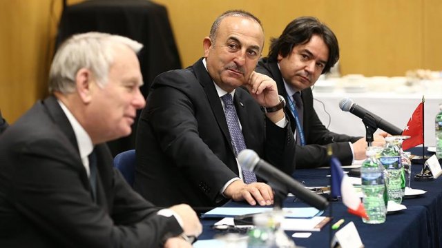 Çavuşoğlu, Fransız mevkidaşı Ayrault ile Suriye'yi görüştü Çavuşoğlu, Fransız mevkidaşı Ayrault ile Suriye'yi görüştü