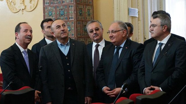 Çavuşoğlu'nun ziyaretinde Rutte'ye resimli mesaj Çavuşoğlu'nun ziyaretinde Rutte'ye resimli mesaj