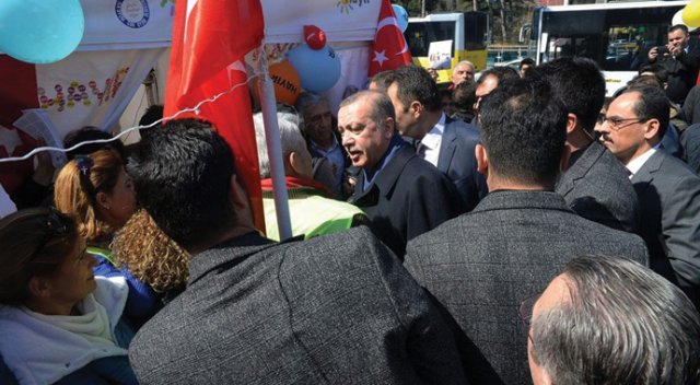 Cumhurbaşkanı Erdoğan'dan 'Hayır' standına sürpriz ziyaret Cumhurbaşkanı Erdoğan'dan 'Hayır' standına sürpriz ziyaret