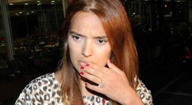 Demet Akalın'ın ayakları şişti Demet Akalın'ın ayakları şişti