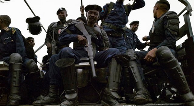 Demokratik Kongo Cumhuriyeti'nde 40 polisin başı kesildi Demokratik Kongo Cumhuriyeti'nde 40 polisin başı kesildi