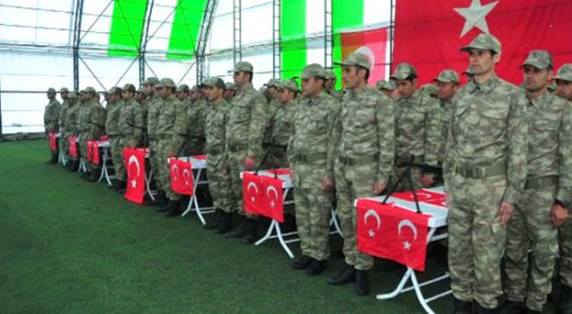 Derecik'te 174 korucu Türkçe ve Kürtçe yeminle göreve başladı Derecik'te 174 korucu Türkçe ve Kürtçe yeminle göreve başladı
